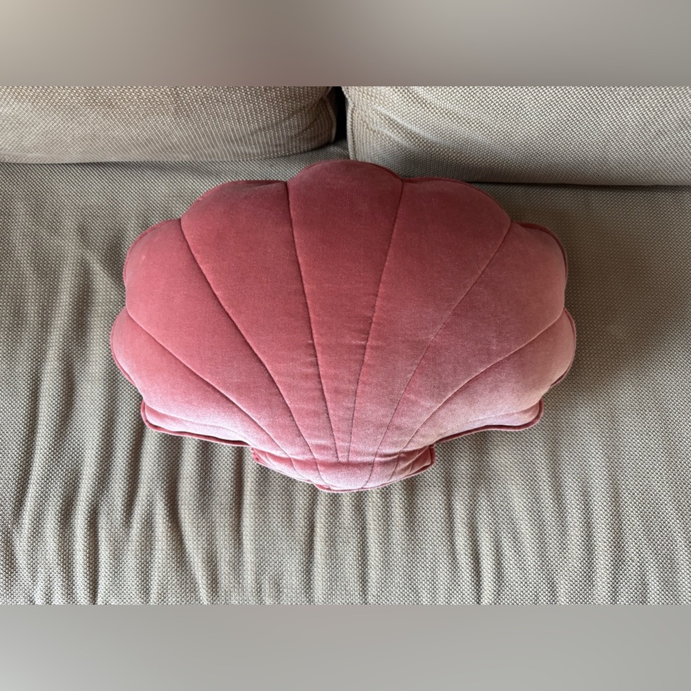 Handmade velvet pink coral shell pillow - Picture 5 of 10